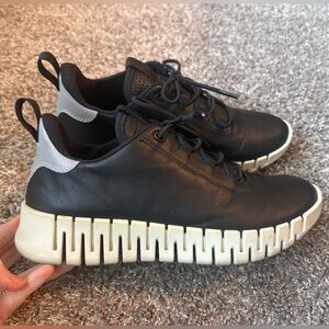 Ecco Gruuv sneaker size 39 fits ladies 8-8.5